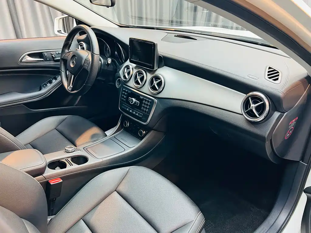 Mercedes-Benz GLA 2015 — фото 10