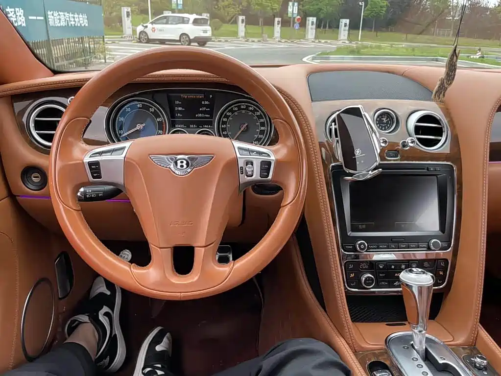 Bentley Continental 2014 — фото 13