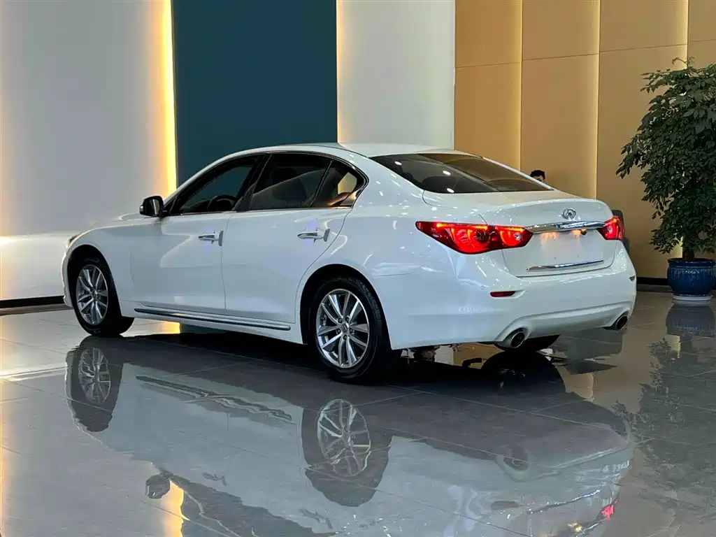 Infiniti Q50L 2017