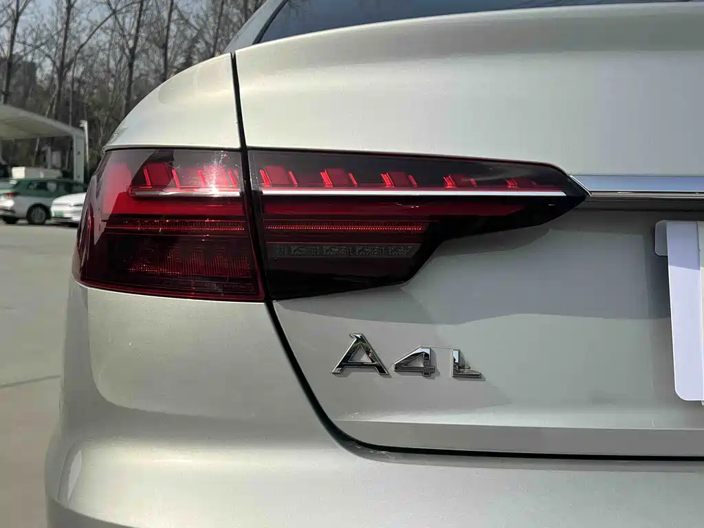 Audi A4L 2024 — фото 21