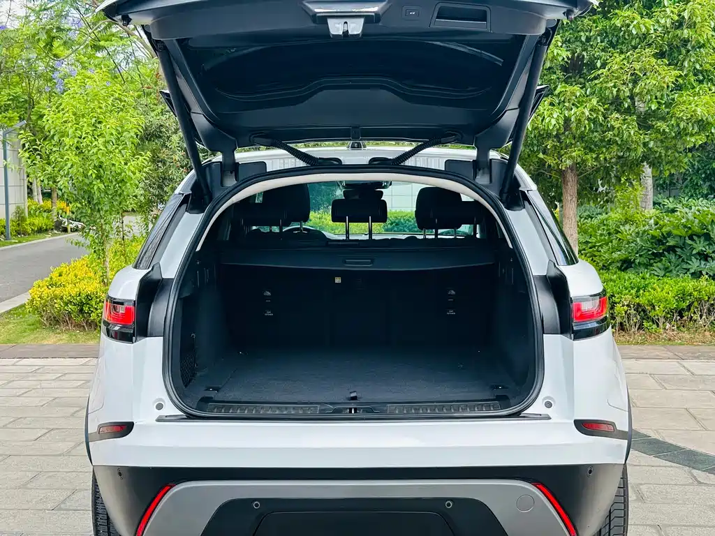 Land Rover Velar 2023 — фото 13