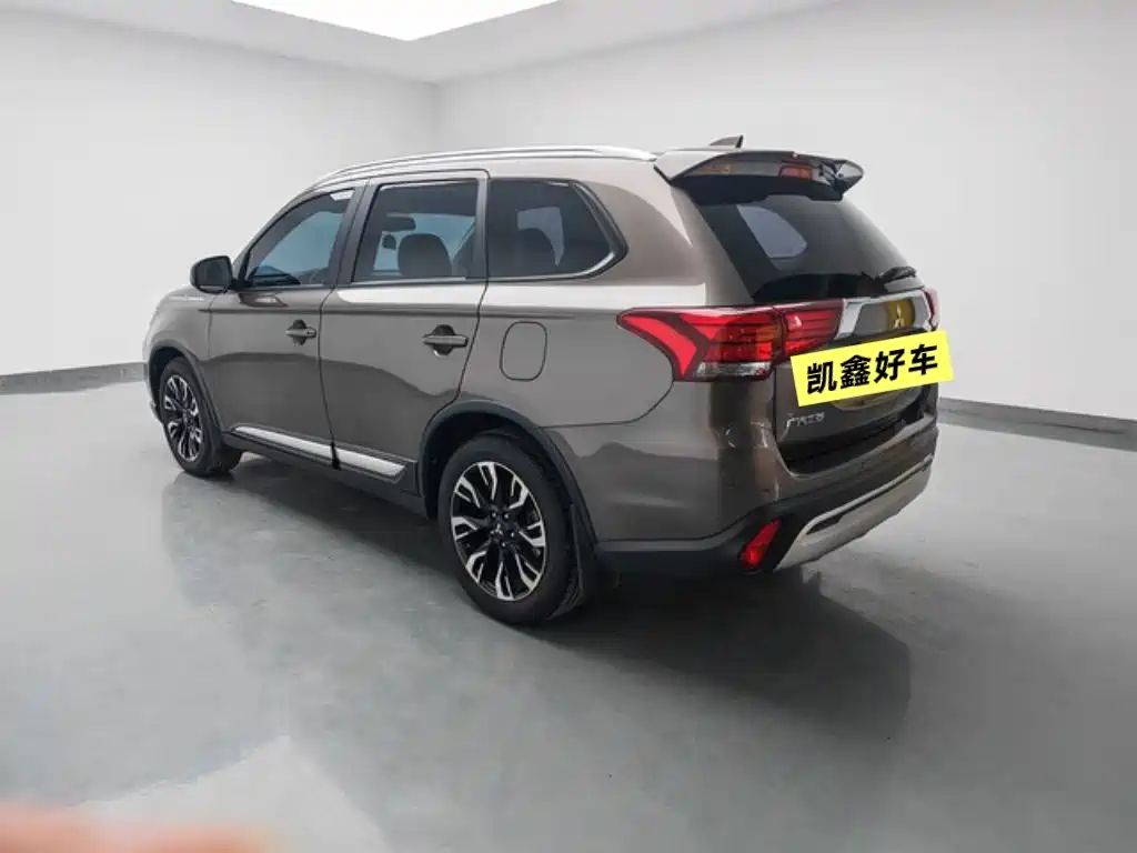 Mitsubishi Outlander 2020 — фото 6