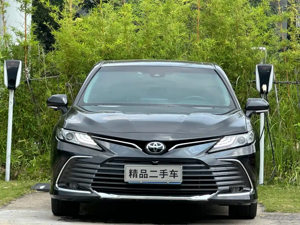 Toyota Camry 2023 — фото 2