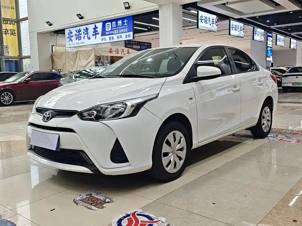 Toyota Yaris L 2021 — фото 1