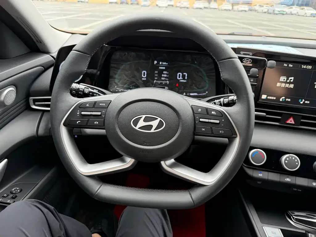 Hyundai Elantra 2023 — фото 24