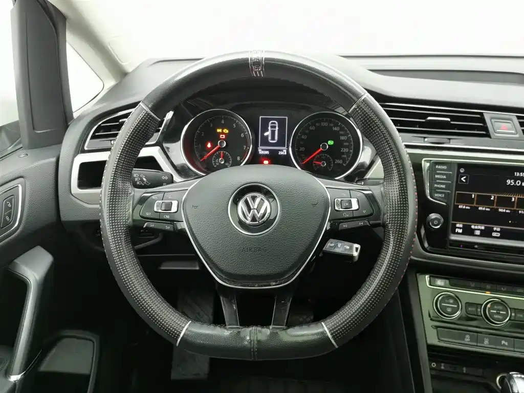 Volkswagen Touran 2019 — фото 11