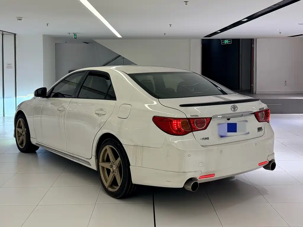 Toyota Reiz 2013