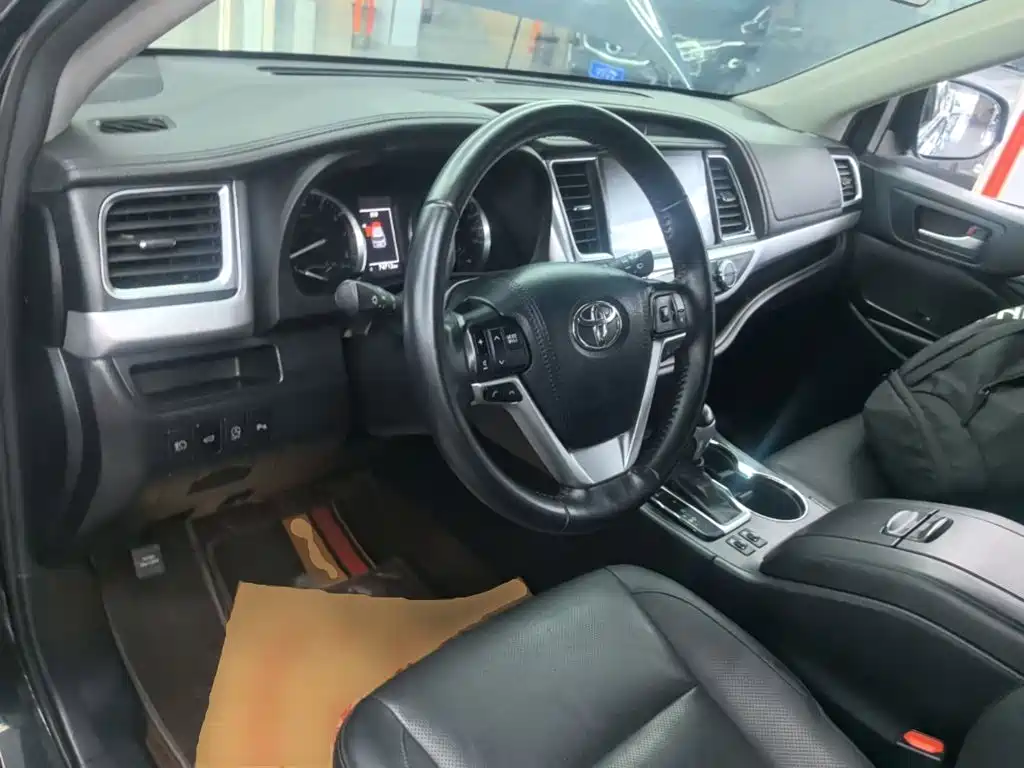Toyota Highlander 2021 — фото 10