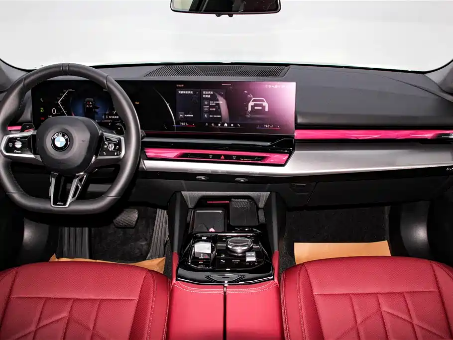 BMW 5 Series 2025 — фото 13