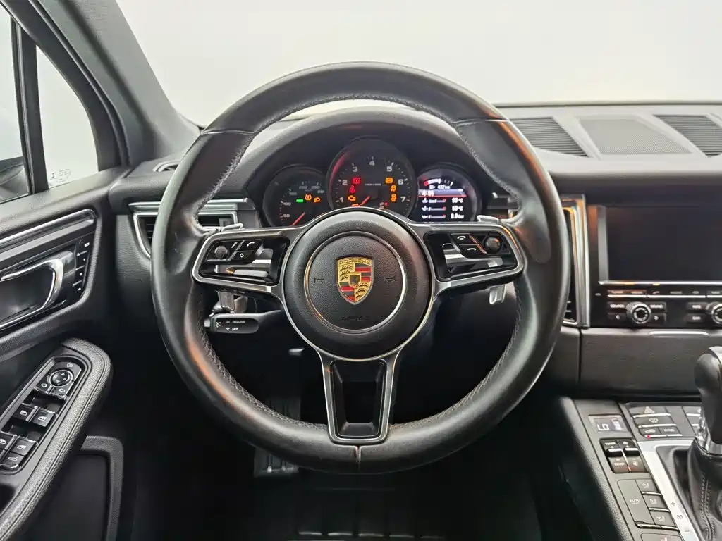 Porsche Macan 2015 — фото 11