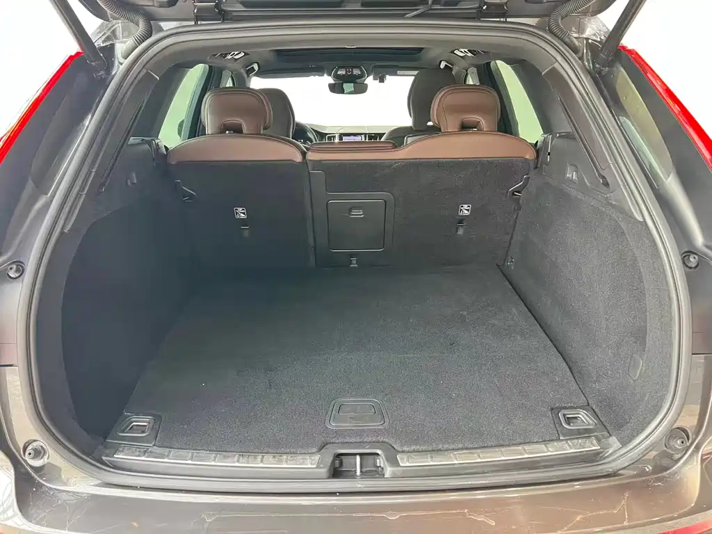 Volvo XC60 PHEV 2022 — фото 11