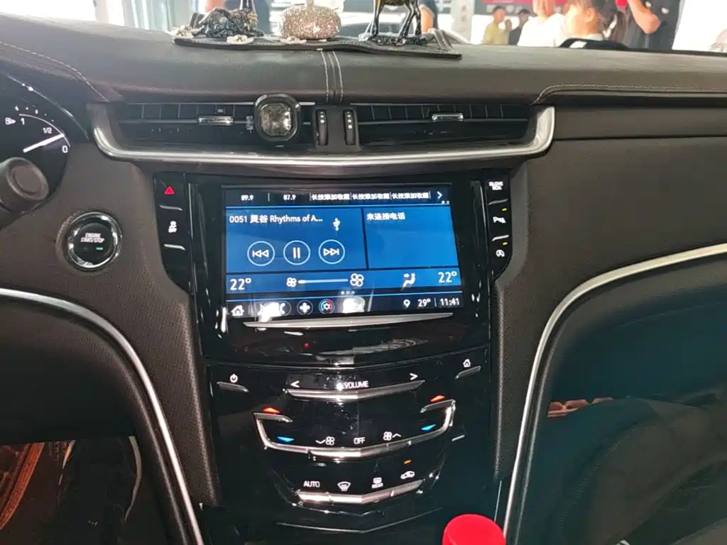 Cadillac XTS 2019 — фото 13