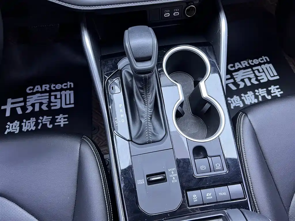 Toyota Crown Kluger 2024 — фото 25
