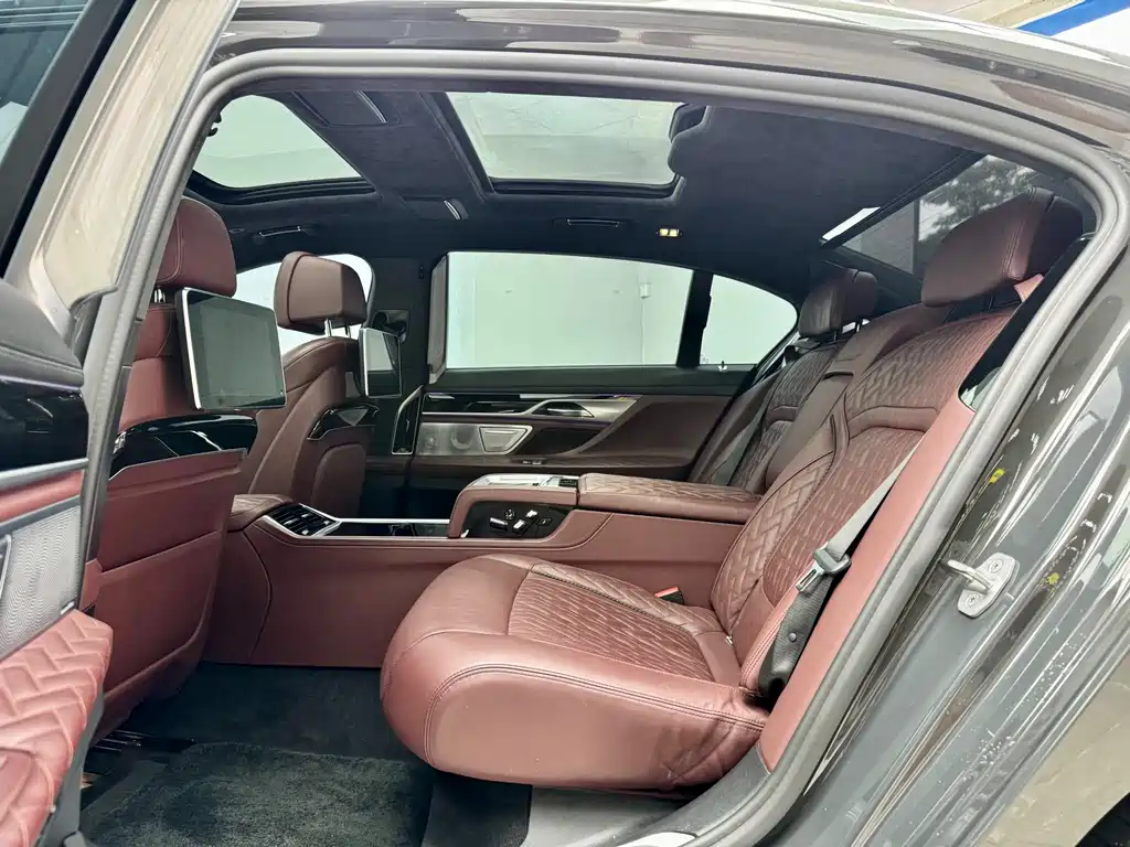 BMW 7 Series 2021 — фото 10