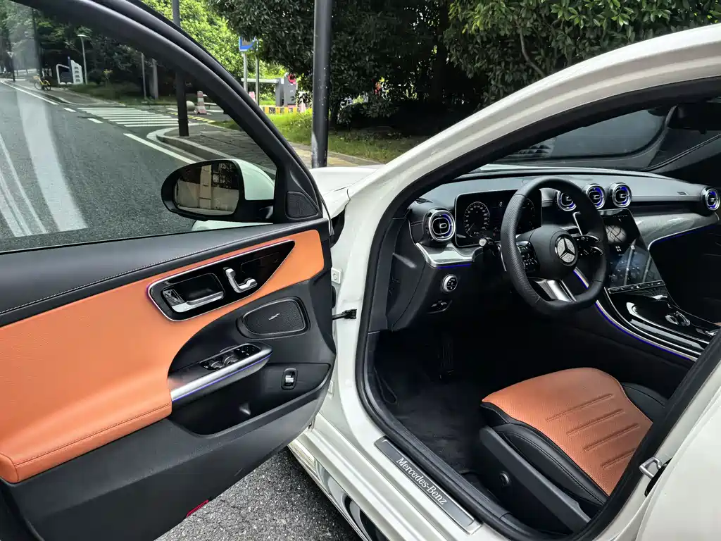 Mercedes-Benz C-Class 2025 — фото 11