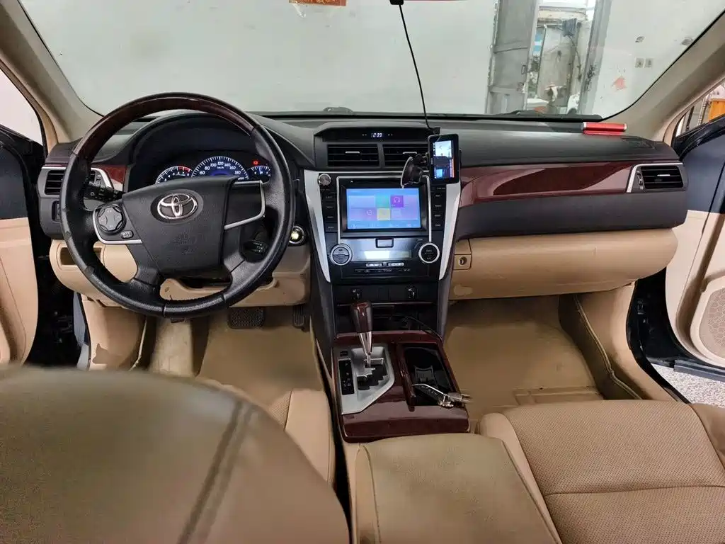 Toyota Camry 2014 — фото 13