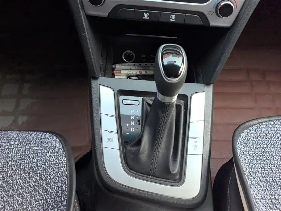 Hyundai Elantra 2019 — фото 16