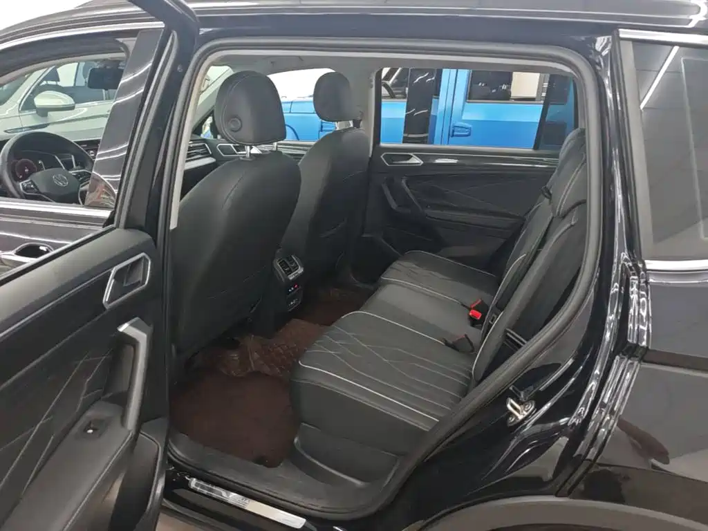 Volkswagen Tiguan L 2023 — фото 17