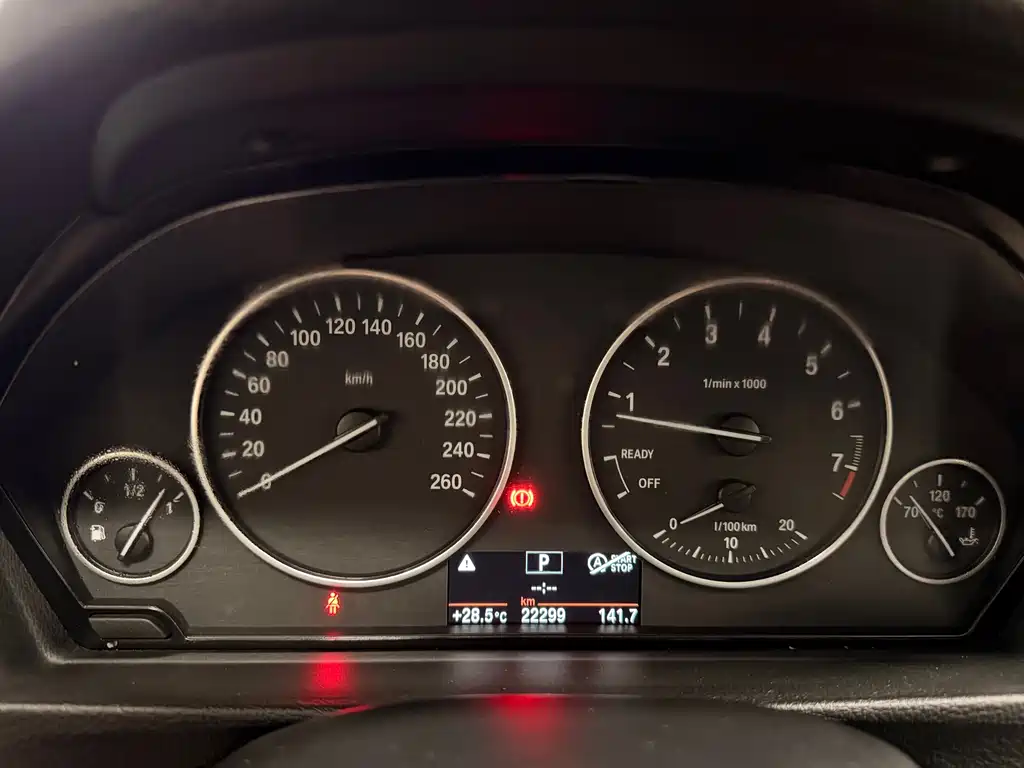 BMW 3 Series 2015 — фото 18