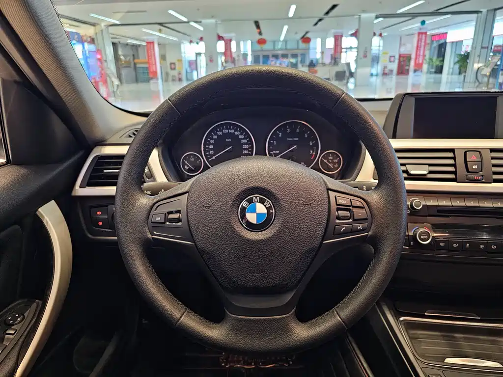 BMW 3 Series 2015 — фото 11