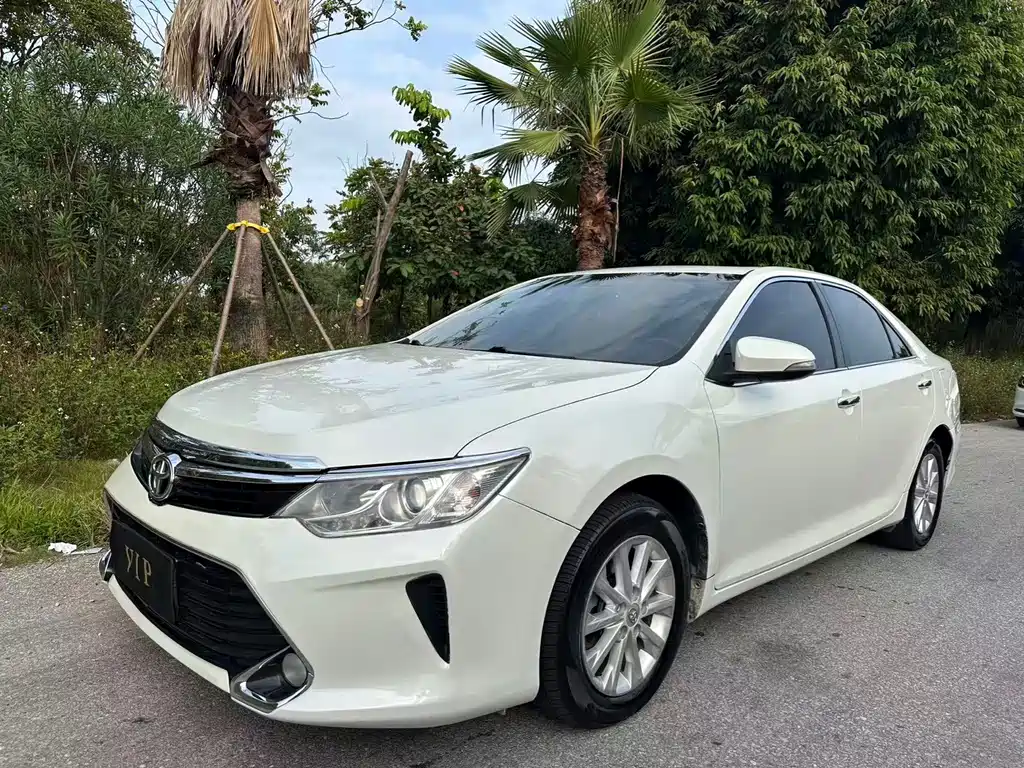 Toyota Camry 2017 — фото 1