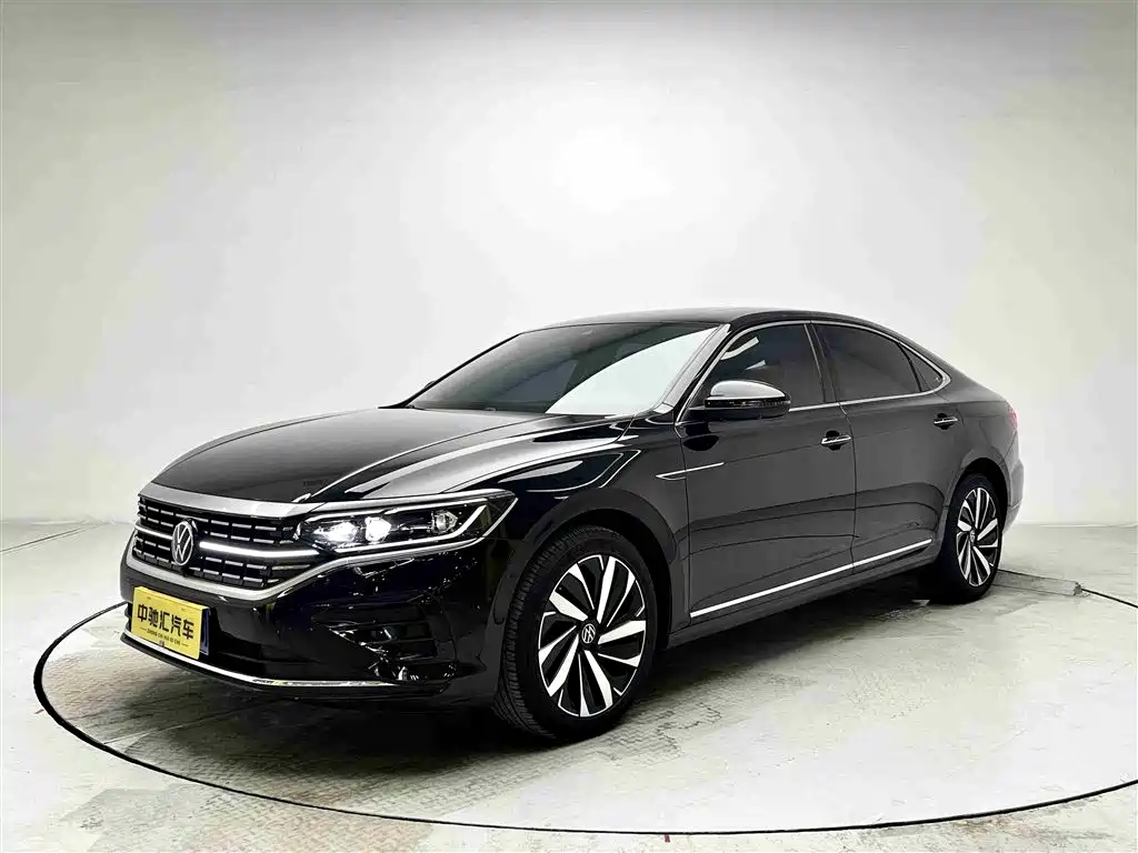Volkswagen Passat 2023 — фото 1