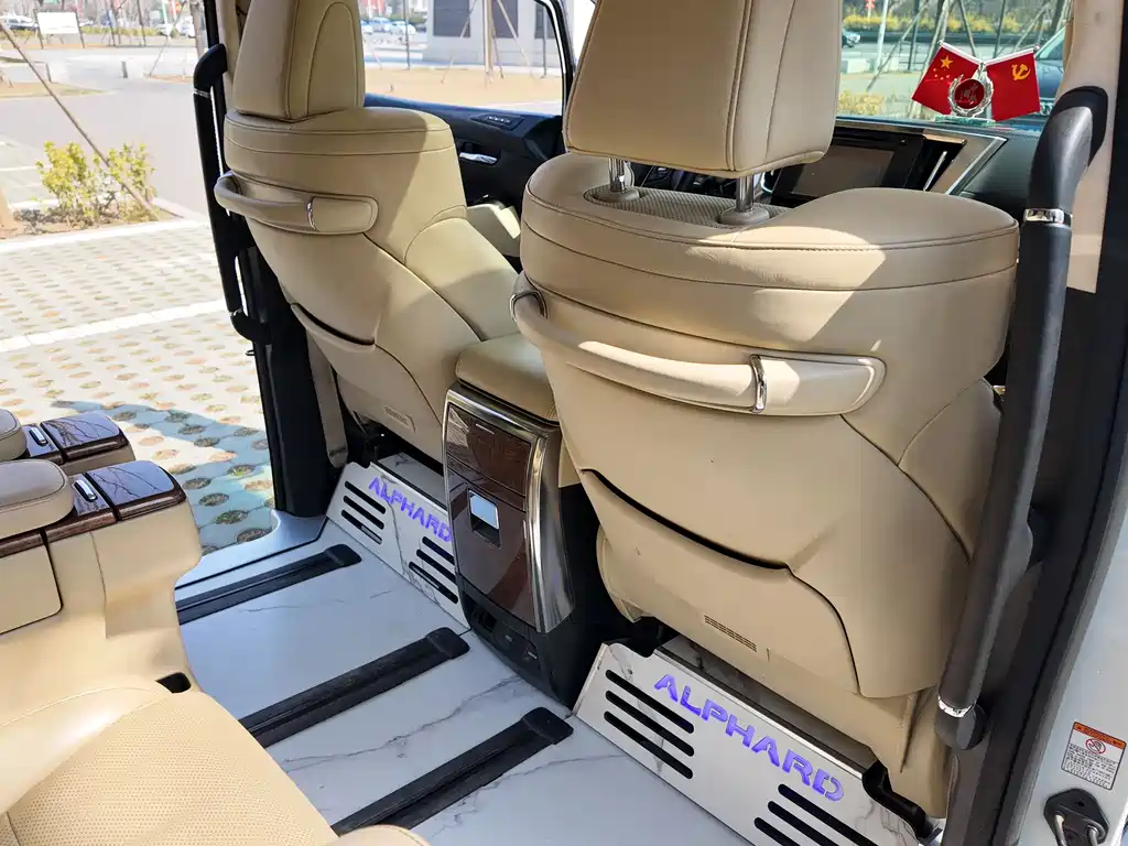 Toyota Alphard 2017 — фото 17