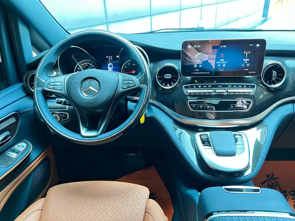 Mercedes-Benz V-Class 2023 — фото 13