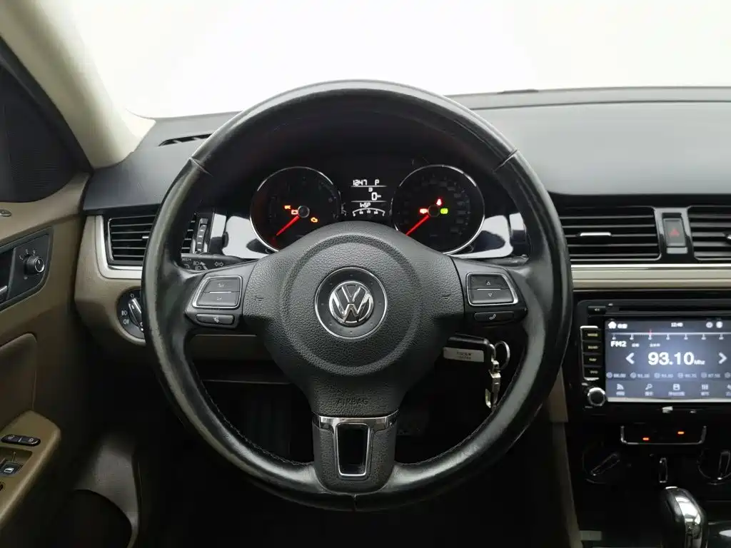 Volkswagen Bora 2015 — фото 11