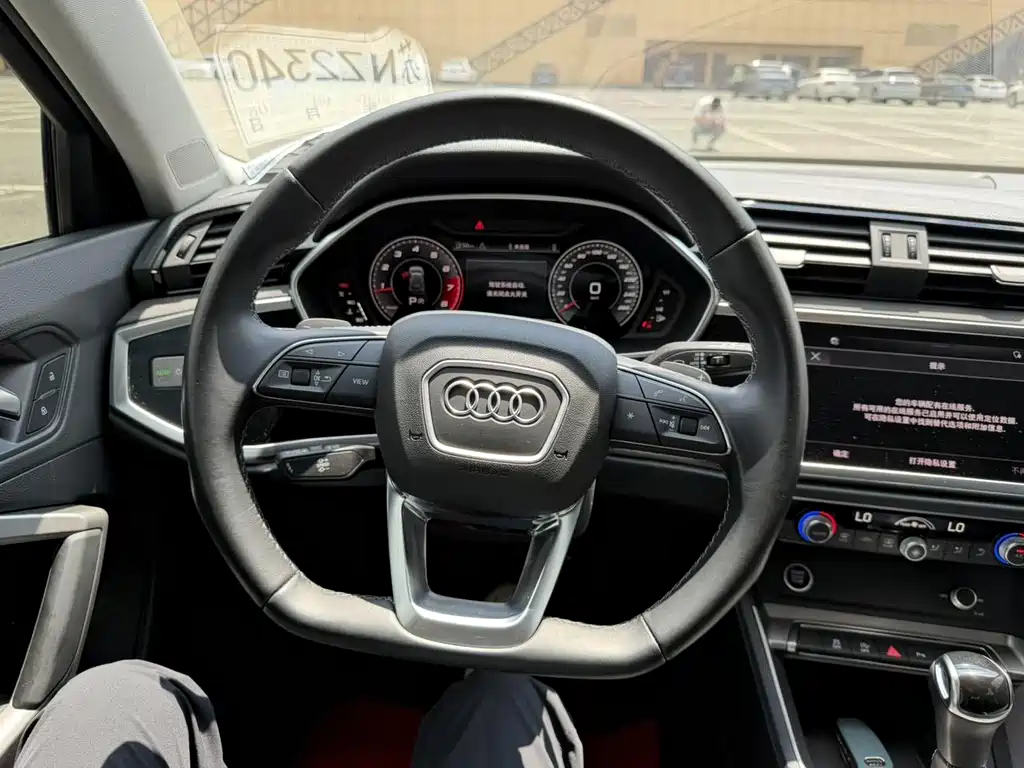 Audi Q3 2023 — фото 16