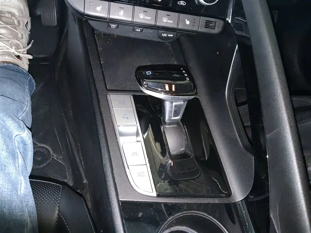 Hyundai Elantra 2023 — фото 14