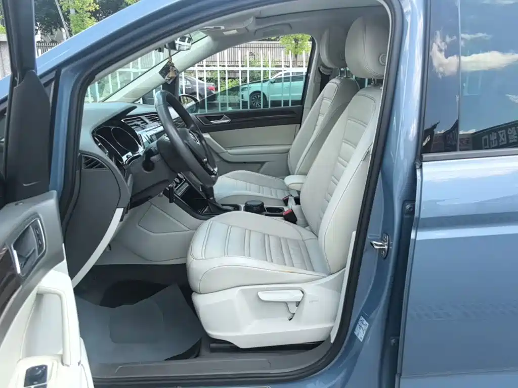 Volkswagen Touran 2017 — фото 15