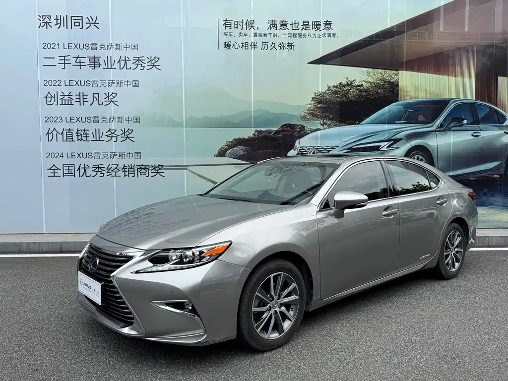 Lexus ES 2018 — фото 1