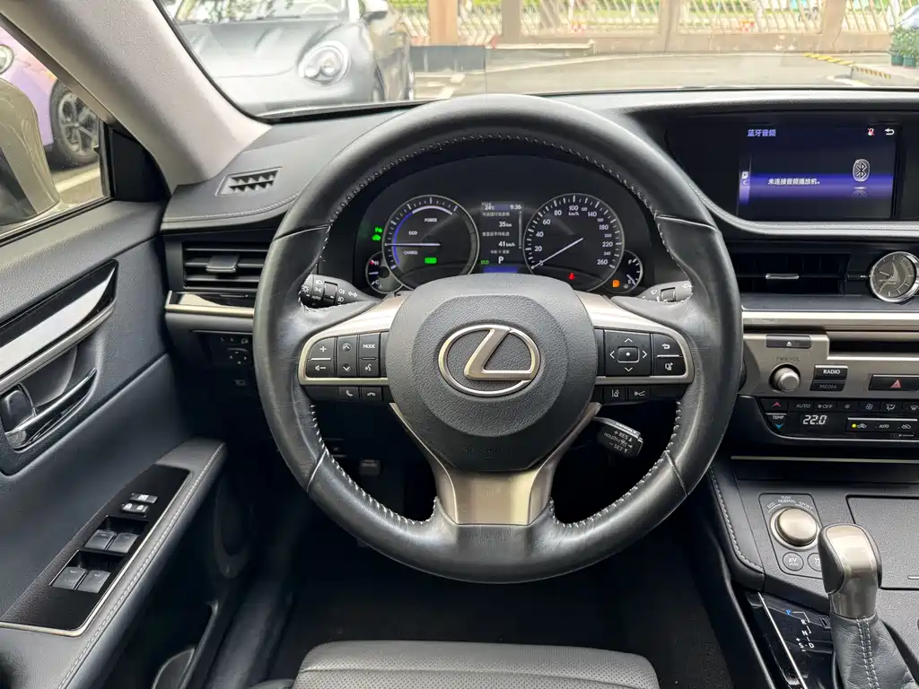 Lexus ES 2018 — фото 6