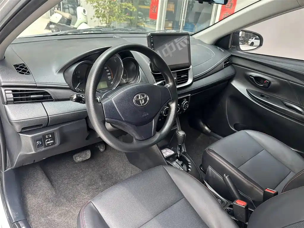 Toyota Yaris L 2021 — фото 10