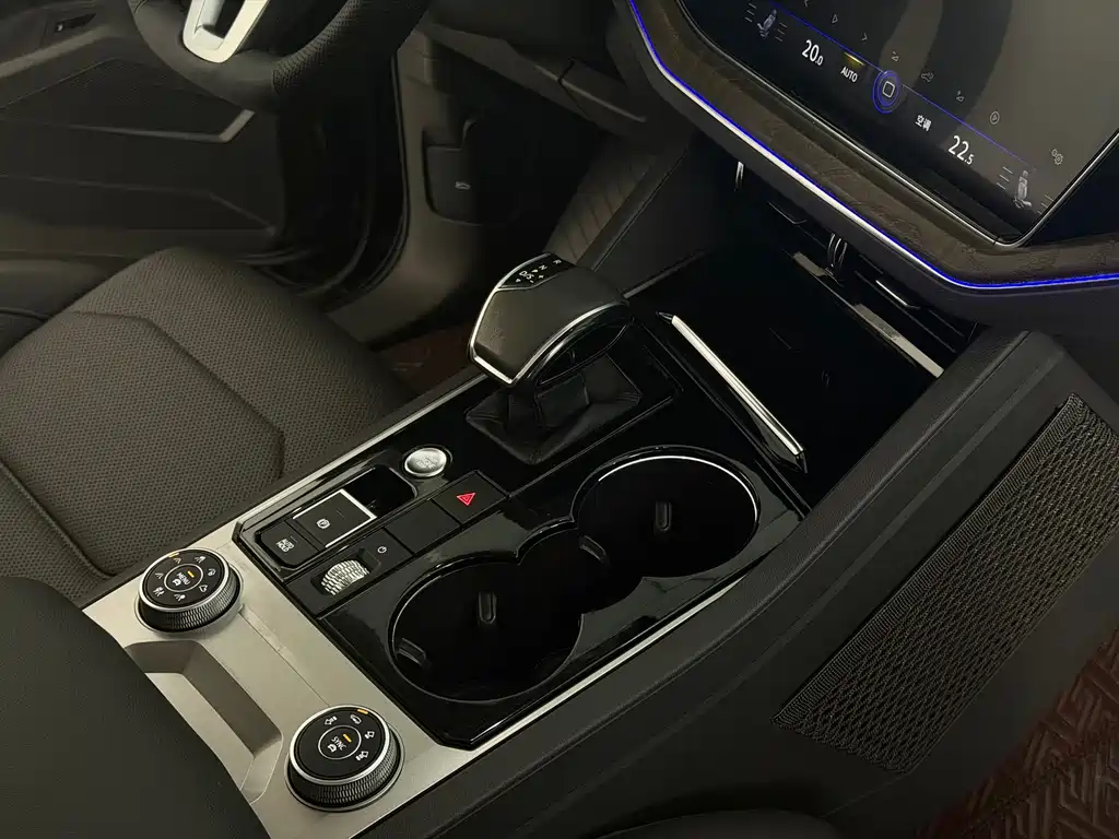 Volkswagen Touareg 2019 — фото 14