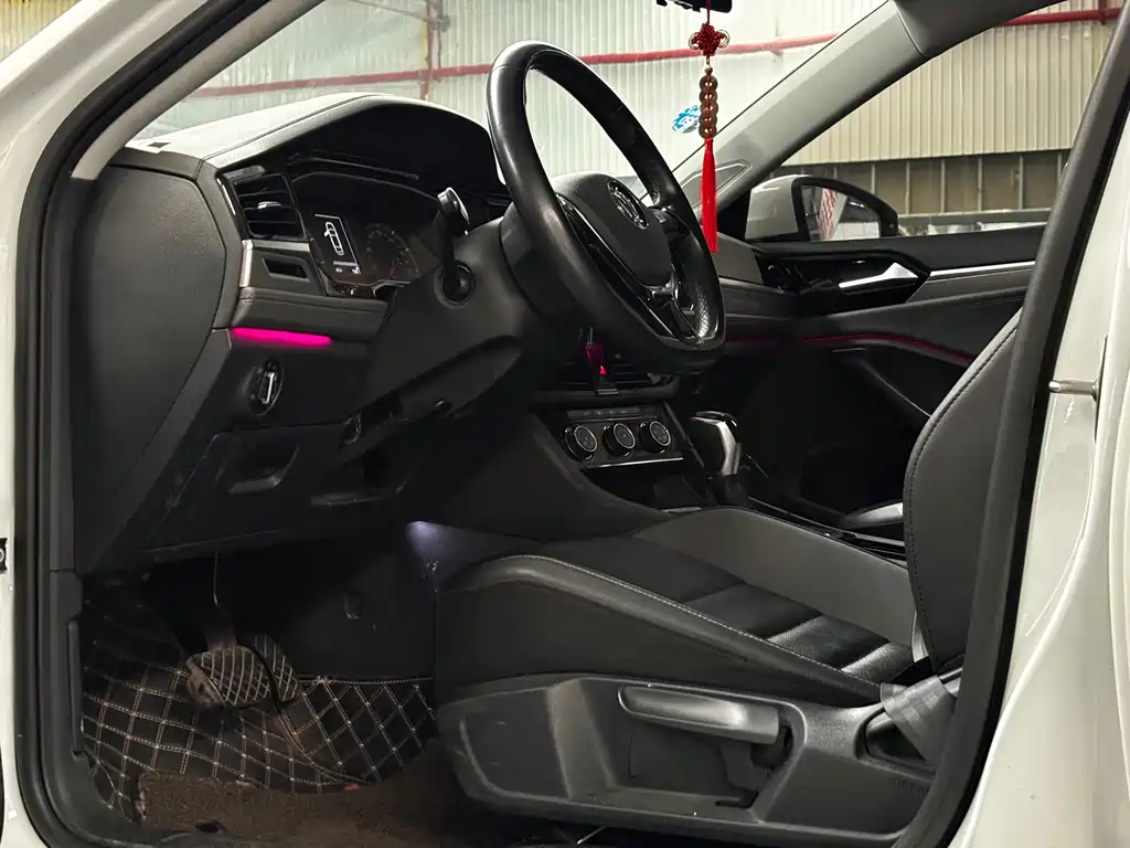 Volkswagen Sagitar 2019