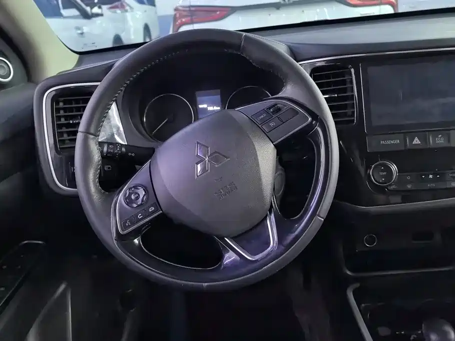 Mitsubishi Outlander 2019 — фото 15
