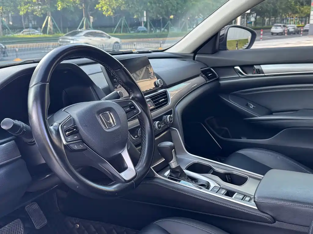 Honda Accord 2020 — фото 6