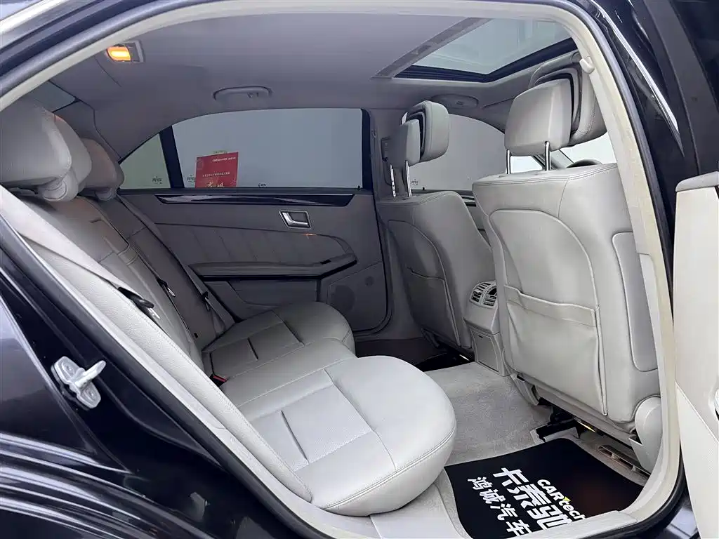 Mercedes-Benz E-Class 2012 — фото 25