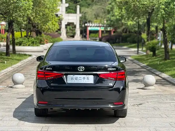 Toyota Crown 2015