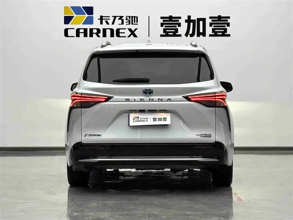 Toyota Sienna 2023 — фото 15