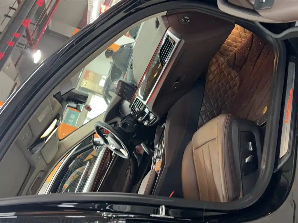BMW 5 Series 2020 — фото 10