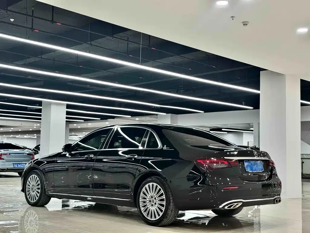Mercedes-Benz E-Class 2022 — фото 16