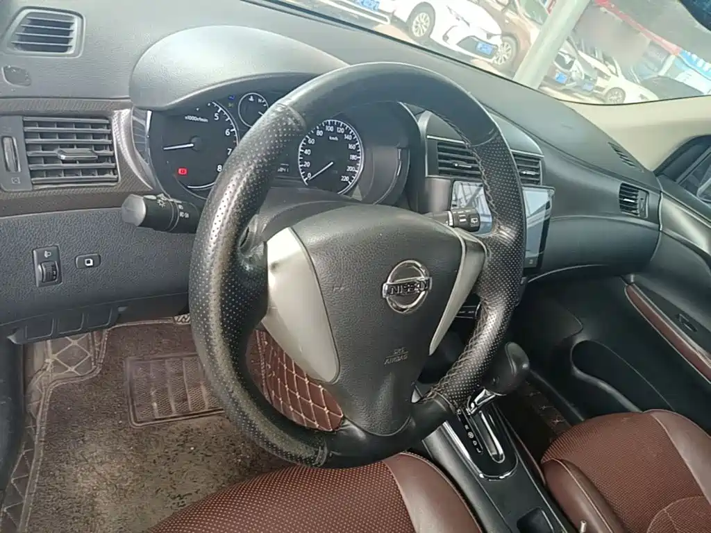 Nissan Tiida 2016 — фото 11