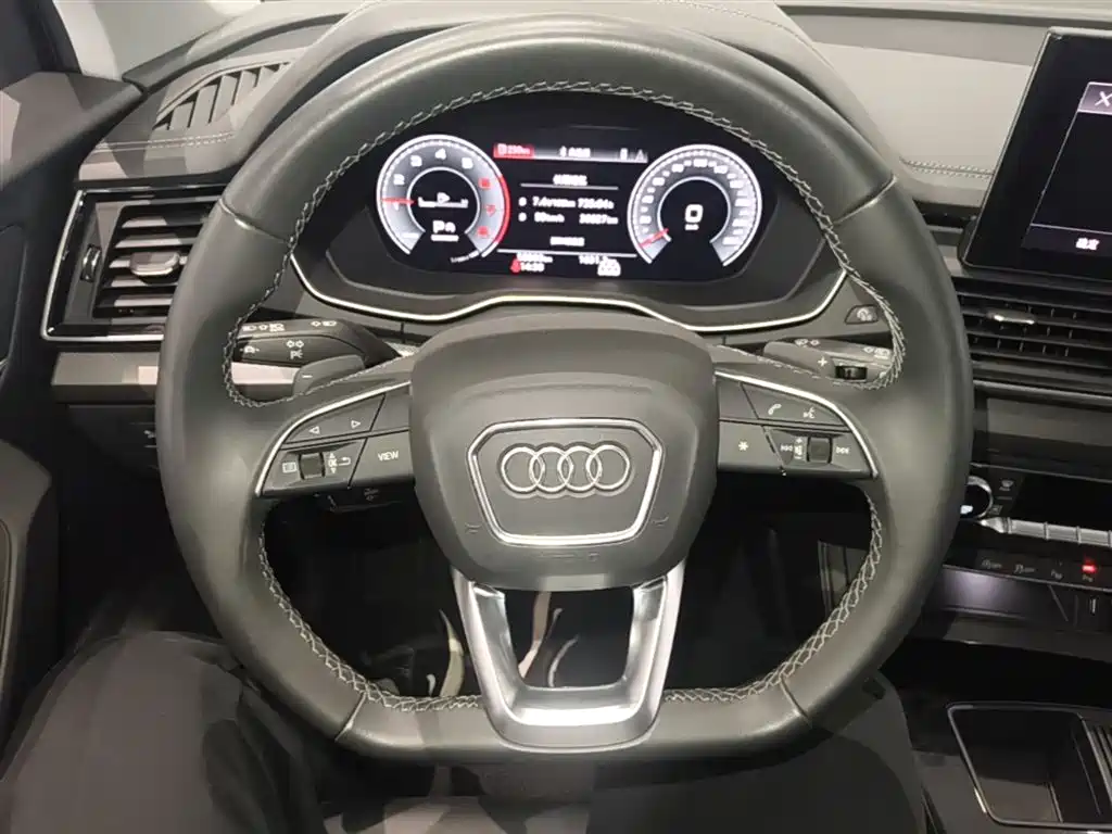 Audi Q5L 2023 — фото 11