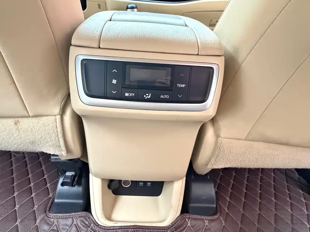 Toyota Highlander 2018 — фото 11