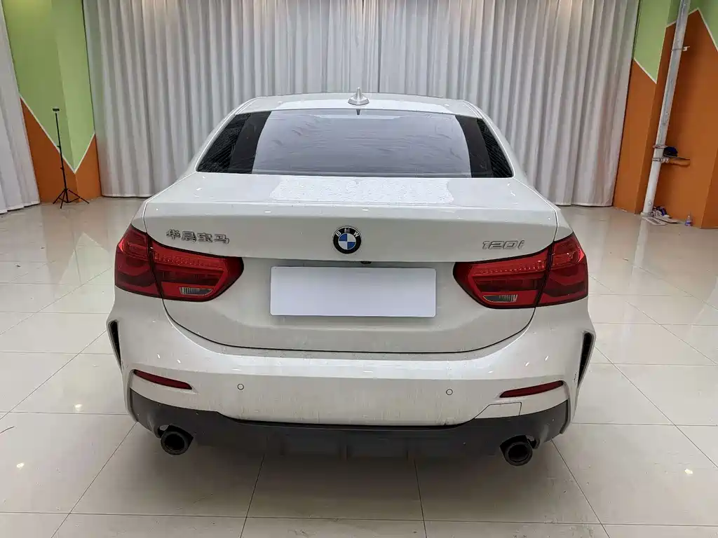 BMW 1 Series 2023 — фото 13