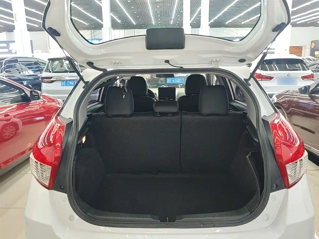 Toyota Yaris L 2016 — фото 19