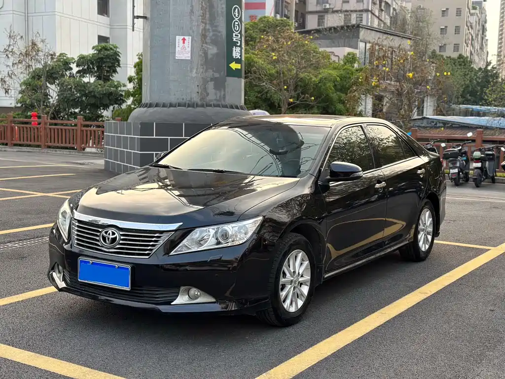 Toyota Camry 2013 — фото 1